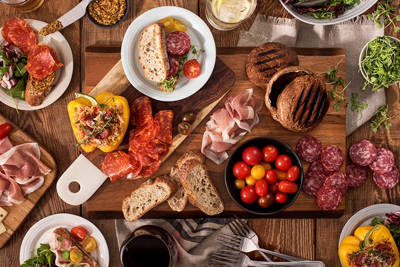 À-côtés des plateaux de charcuterie